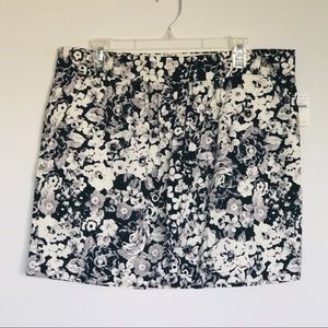 Gap navy and white floral skirt with pockets